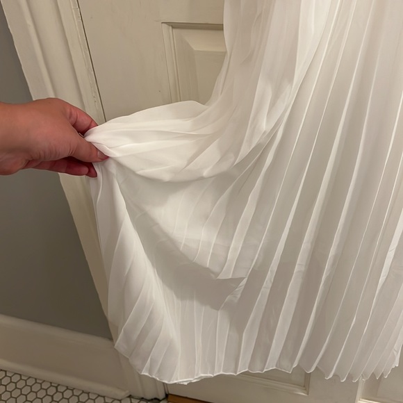 Simple white dress - perfect for a beach cover up - Picture 5 of 8